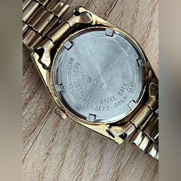 Seiko Ladies Watch Vintage Gold Tone Bracelet and Dial Day Date Windows - Picture 7 of 11